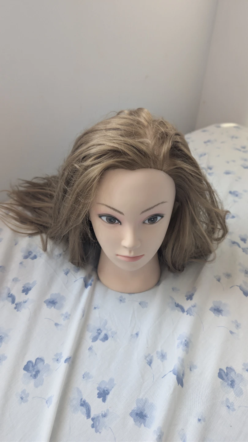 A hair mannequin - photo 2