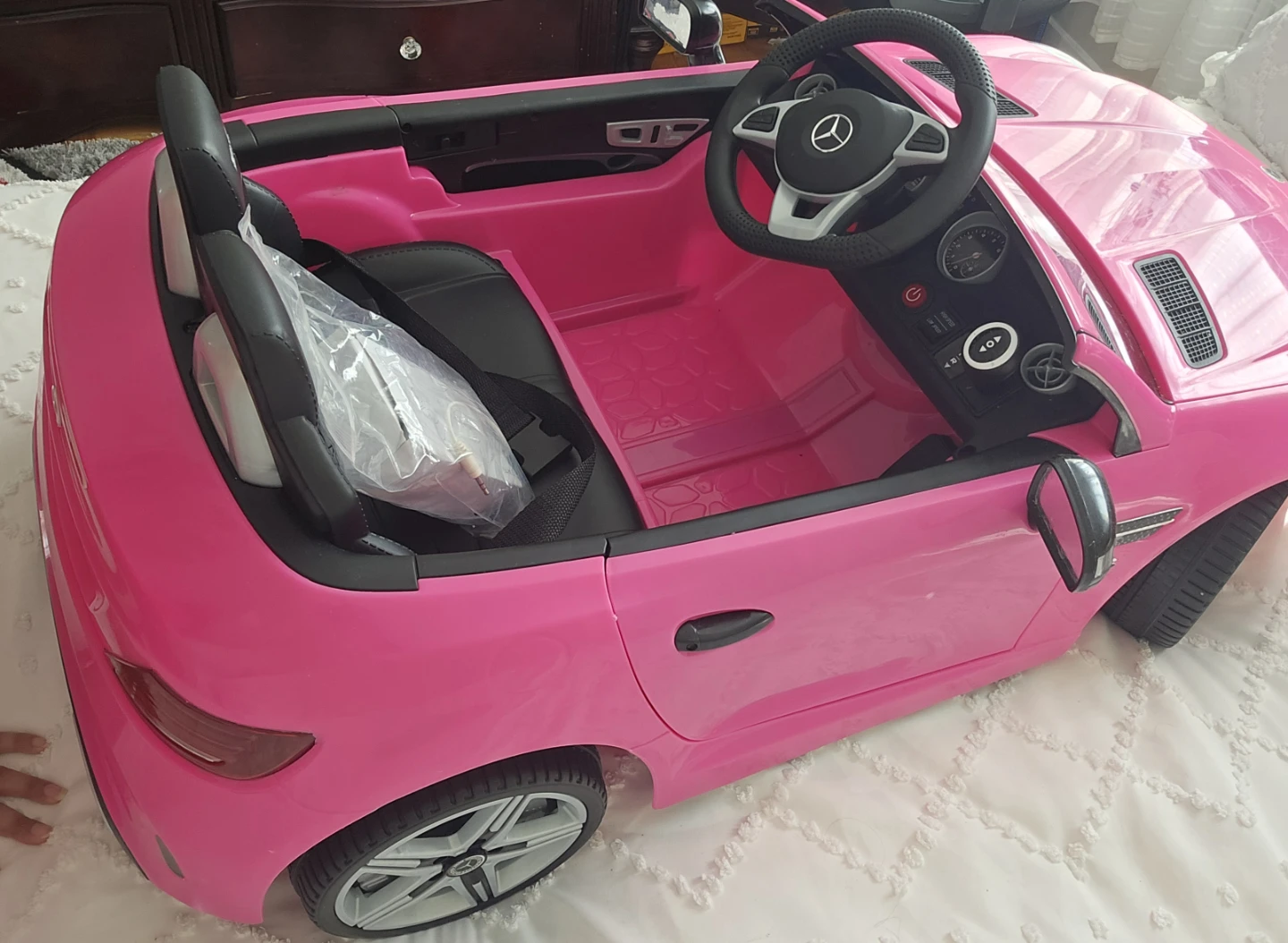 Pink Mercedes-Benz Ride-On Car - photo 2