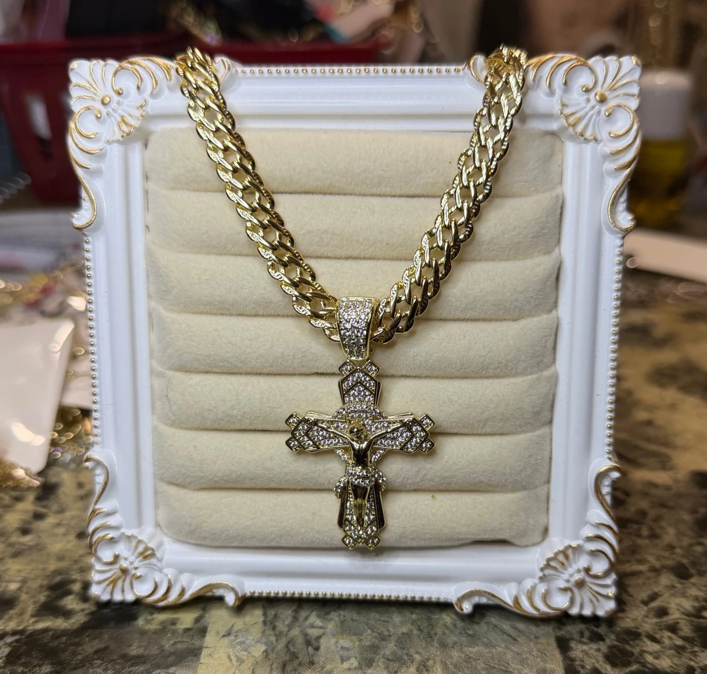 14k Gold laminated Jesus Crucifix Pendant Necklace - photo 3