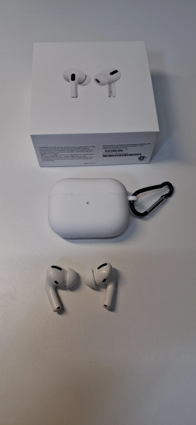 Apple AirPods Pro with Wireless Charging Case - photo 3