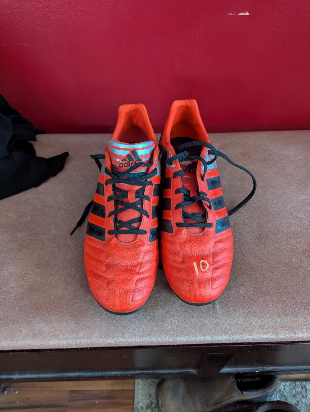 Men's size 10 soccer cleats - photo 4