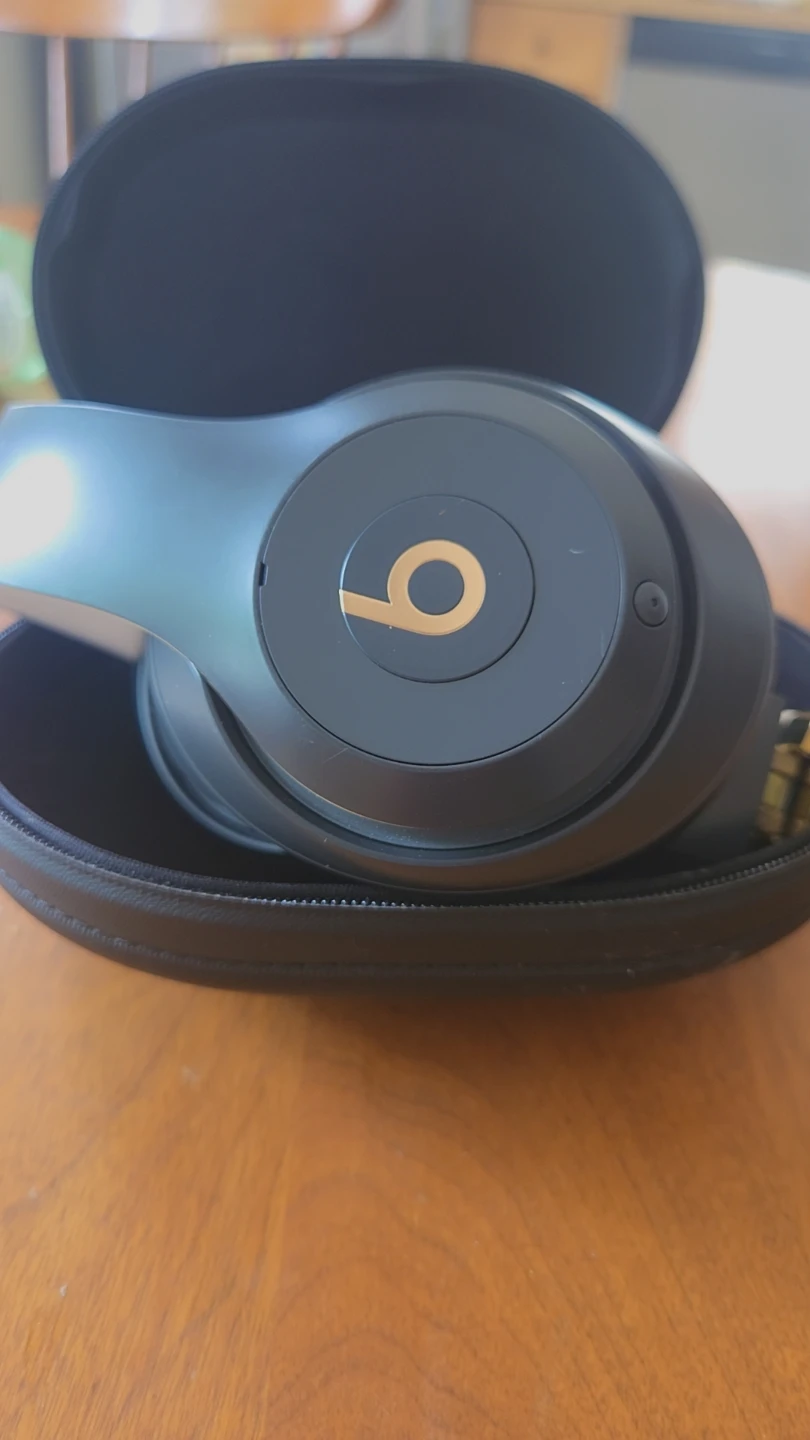 Beats Studio3 Wireless Over-Ear Headphones - photo 2