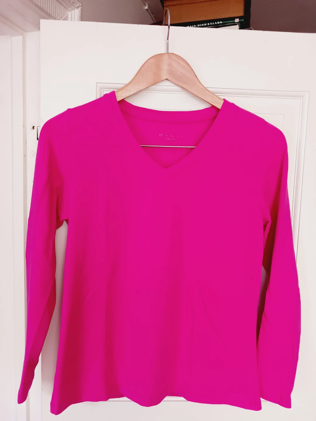Pink  Long Sleeve V-Neck Top Activewear 96% cotton. M. - photo 2