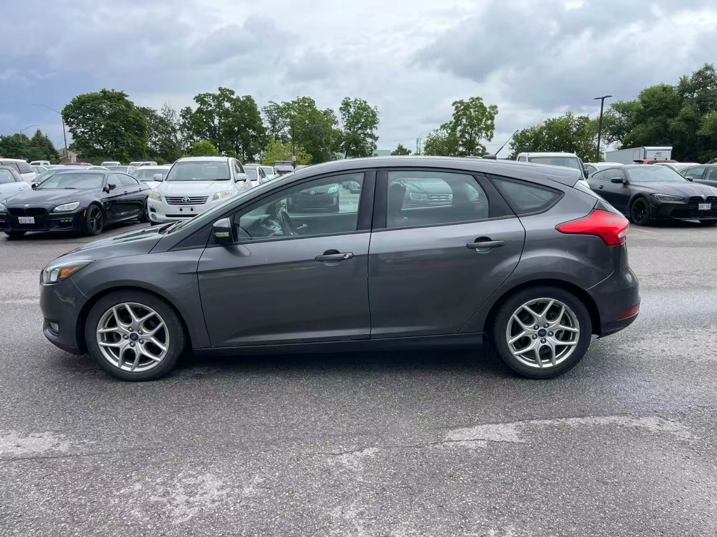2017 Ford Focus SE Hatchback - photo 3