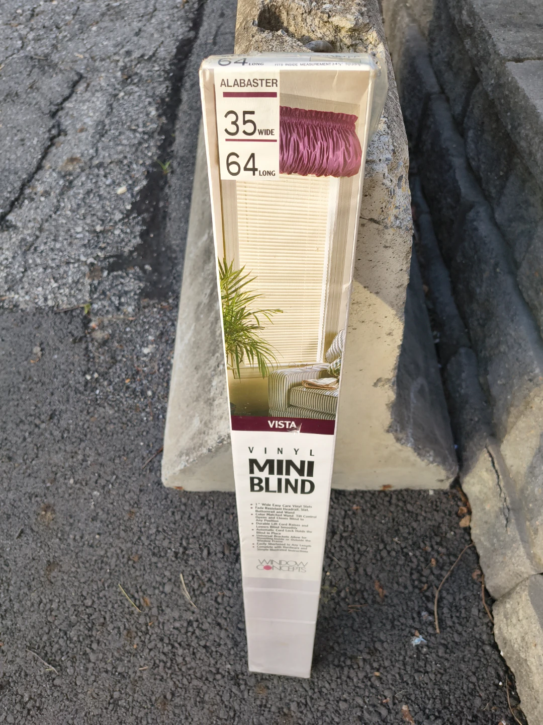 Vinyl mini blind 35 x 64 color alabaster