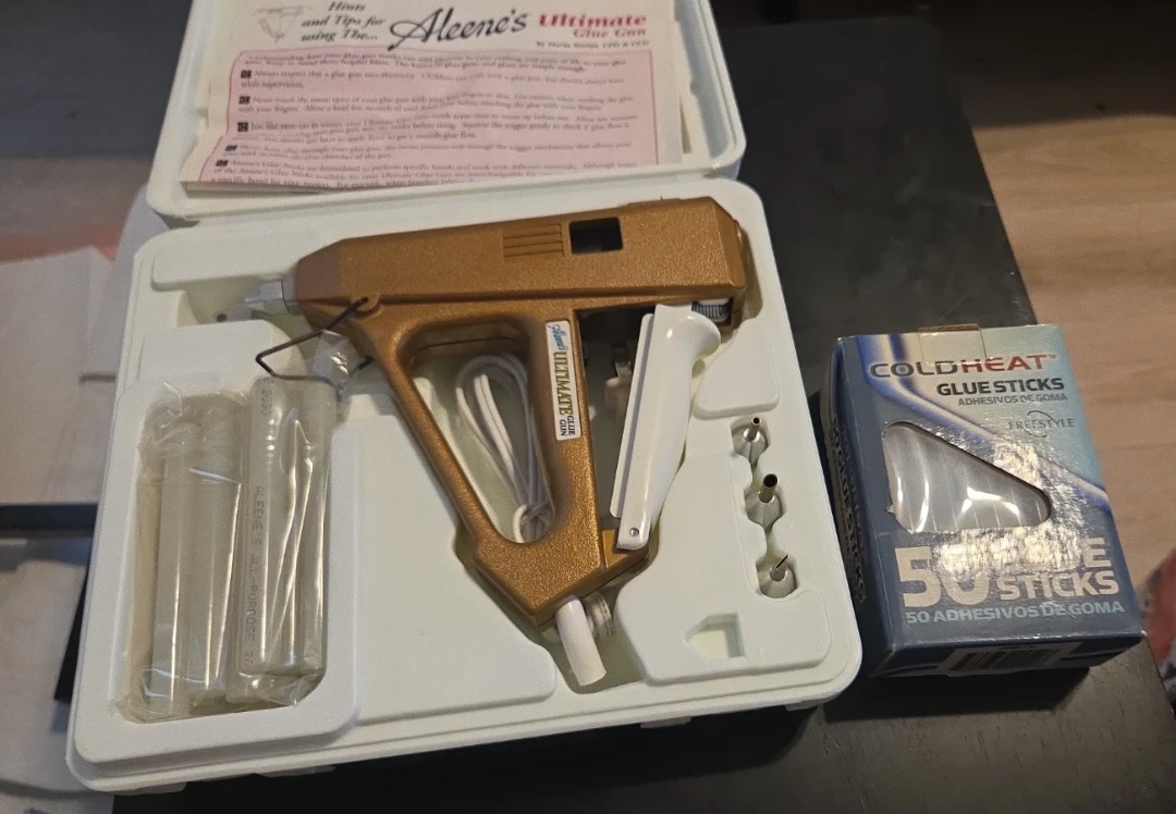 Aleene's Ultimate Glue Gun with 50 Glue Sticks - photo 5