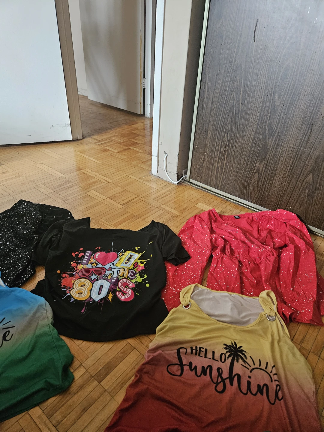 Bundle of 5 Women's Graphic T-Shirts - photo 2