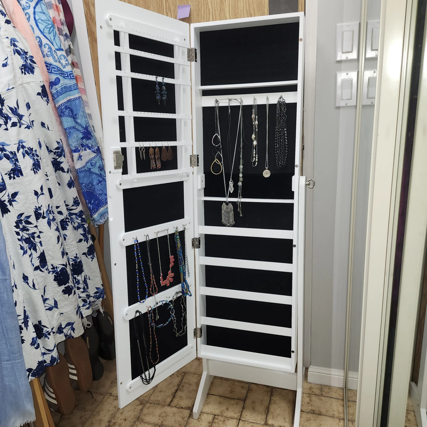 FLOOR MIRRORED JEWELRY CABINET. - photo 2