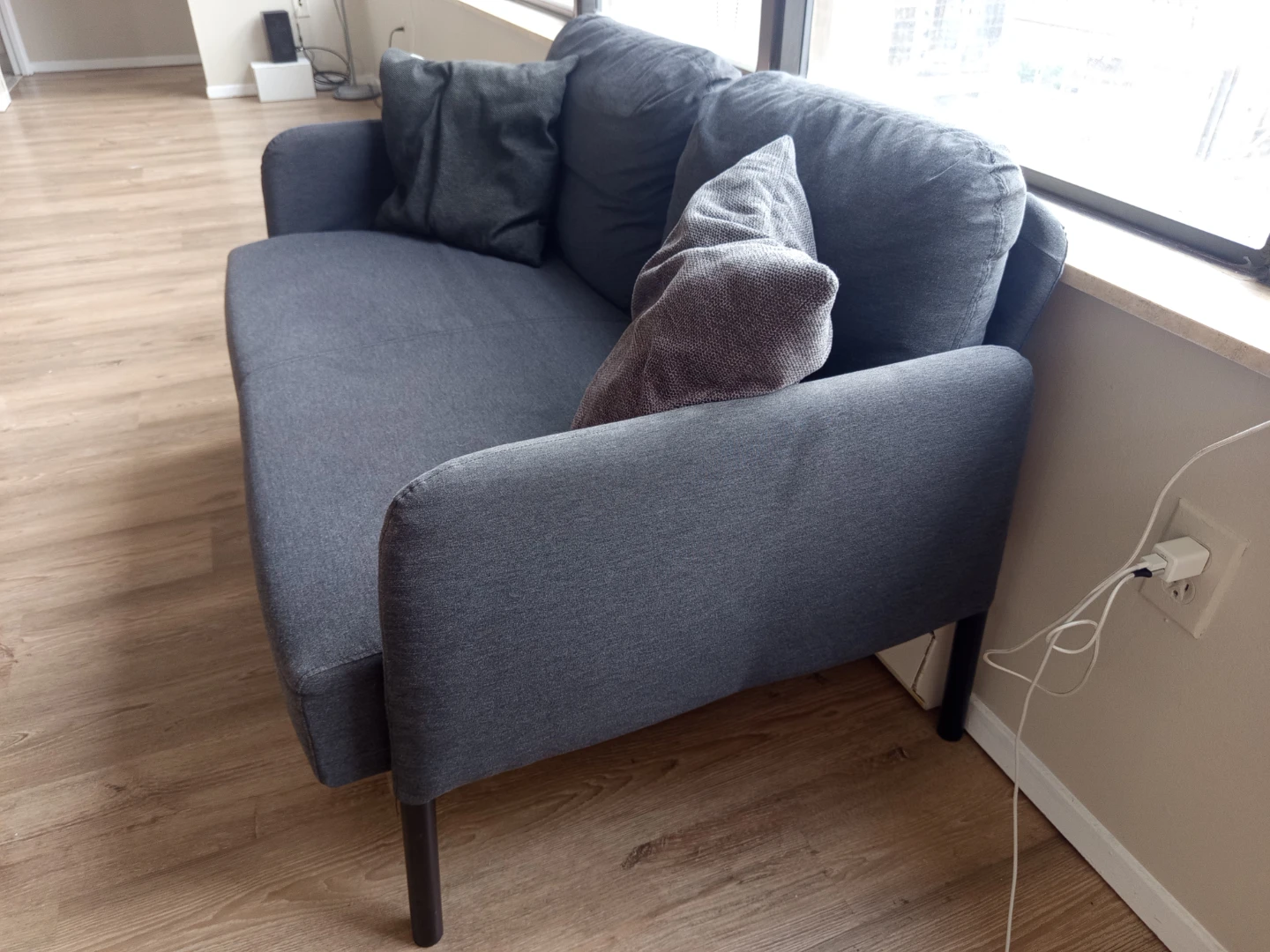 Ikea 2 seater sofa 120 dollars - photo 3