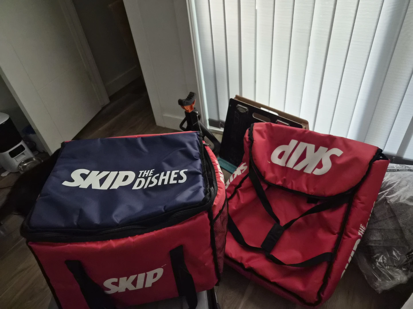 SkipTheDishes Insulated Food Delivery Bags (2x)