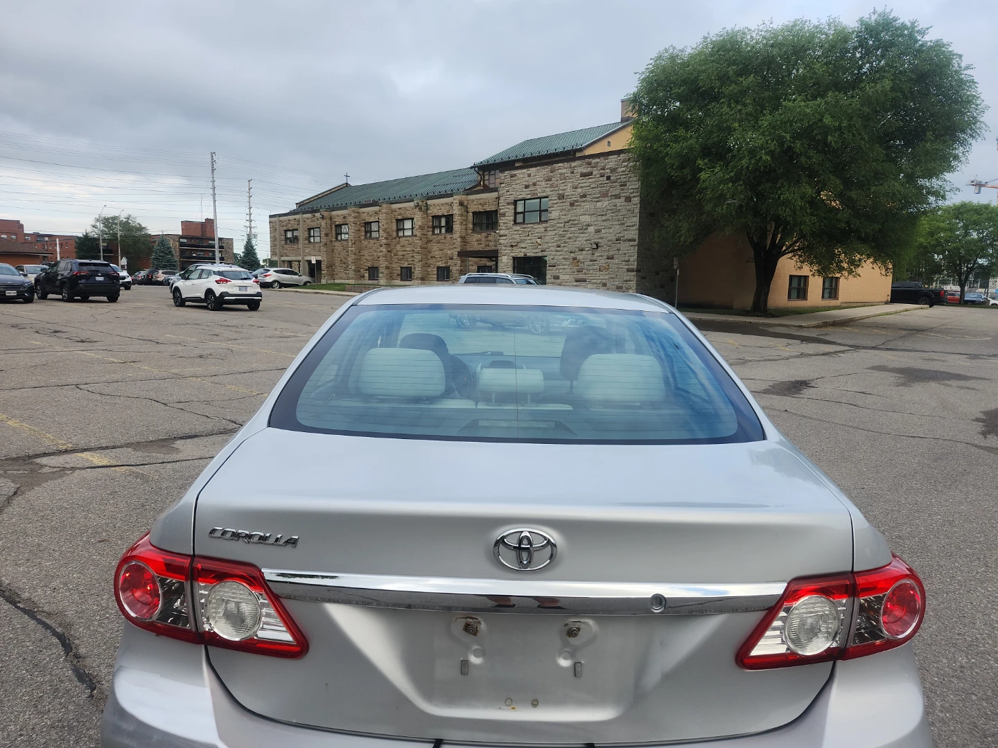 Silver Toyota Corolla certified CLEAN CARFAX ONE OWNER - photo 4