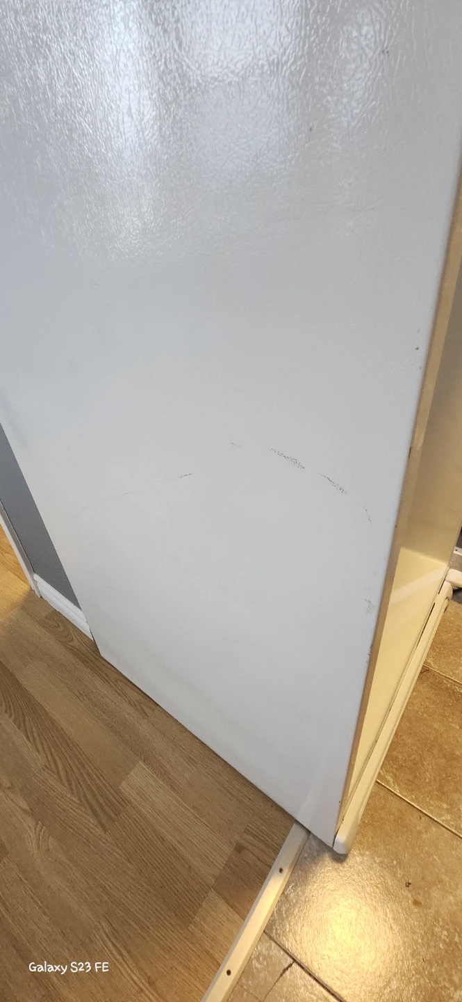 Frigidaire Refrigerator - photo 5