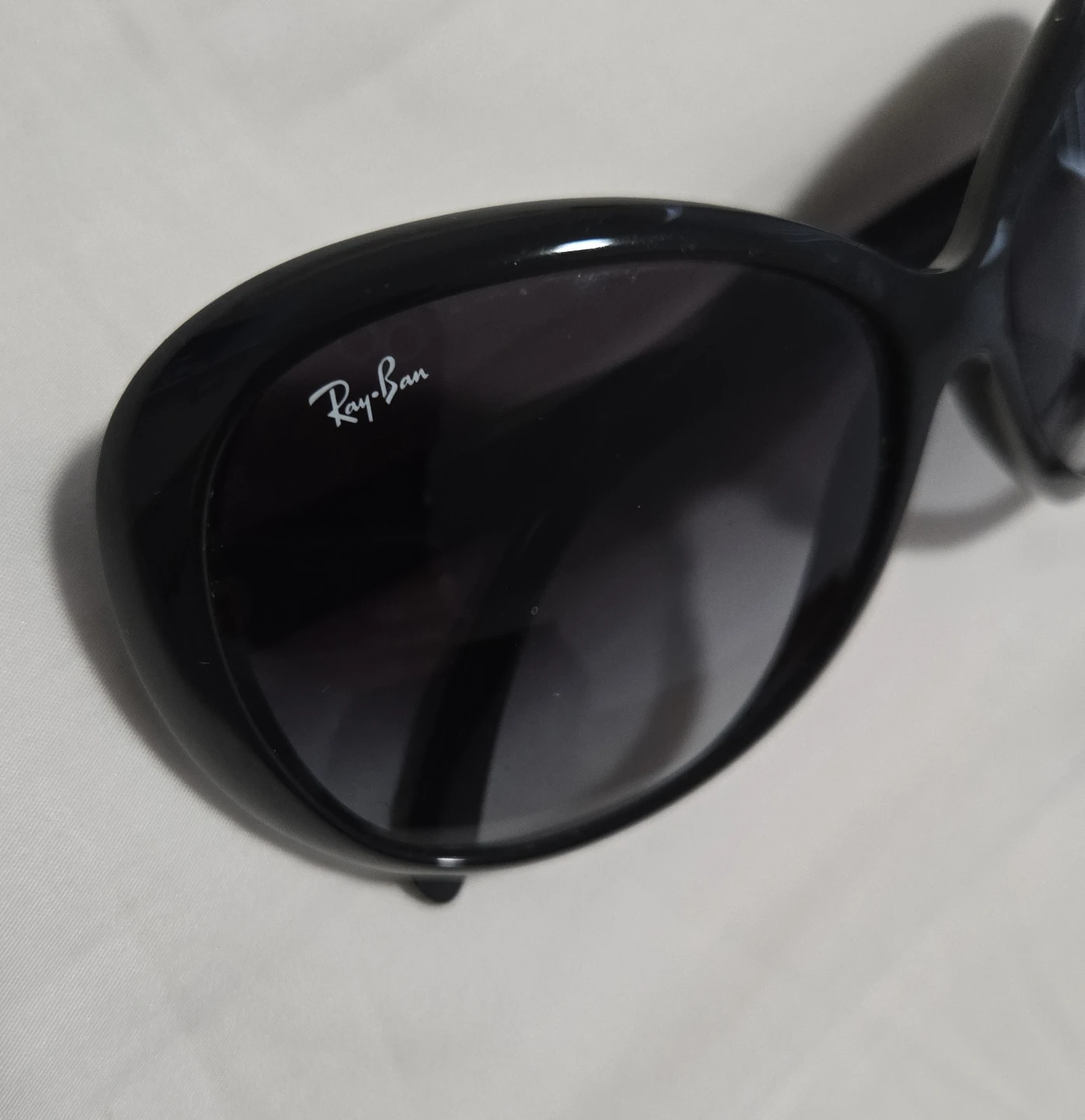 Ray-Ban Women's Black Oval Sunglasses - Excellent condition - photo 2