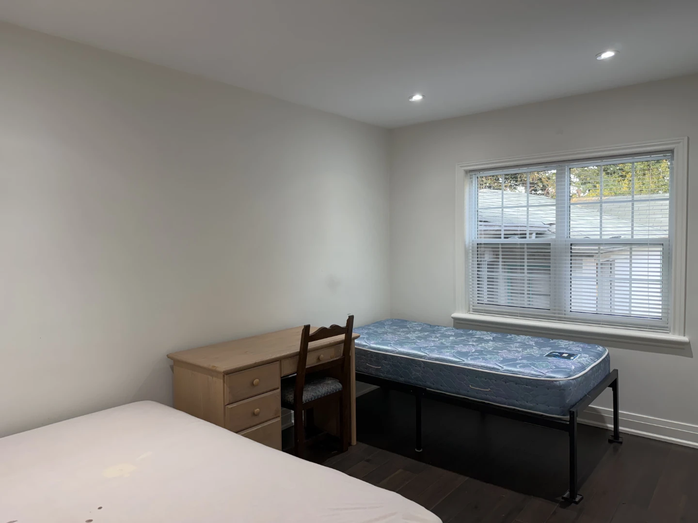 PRIVATE ROOM FOR RENT - photo 2