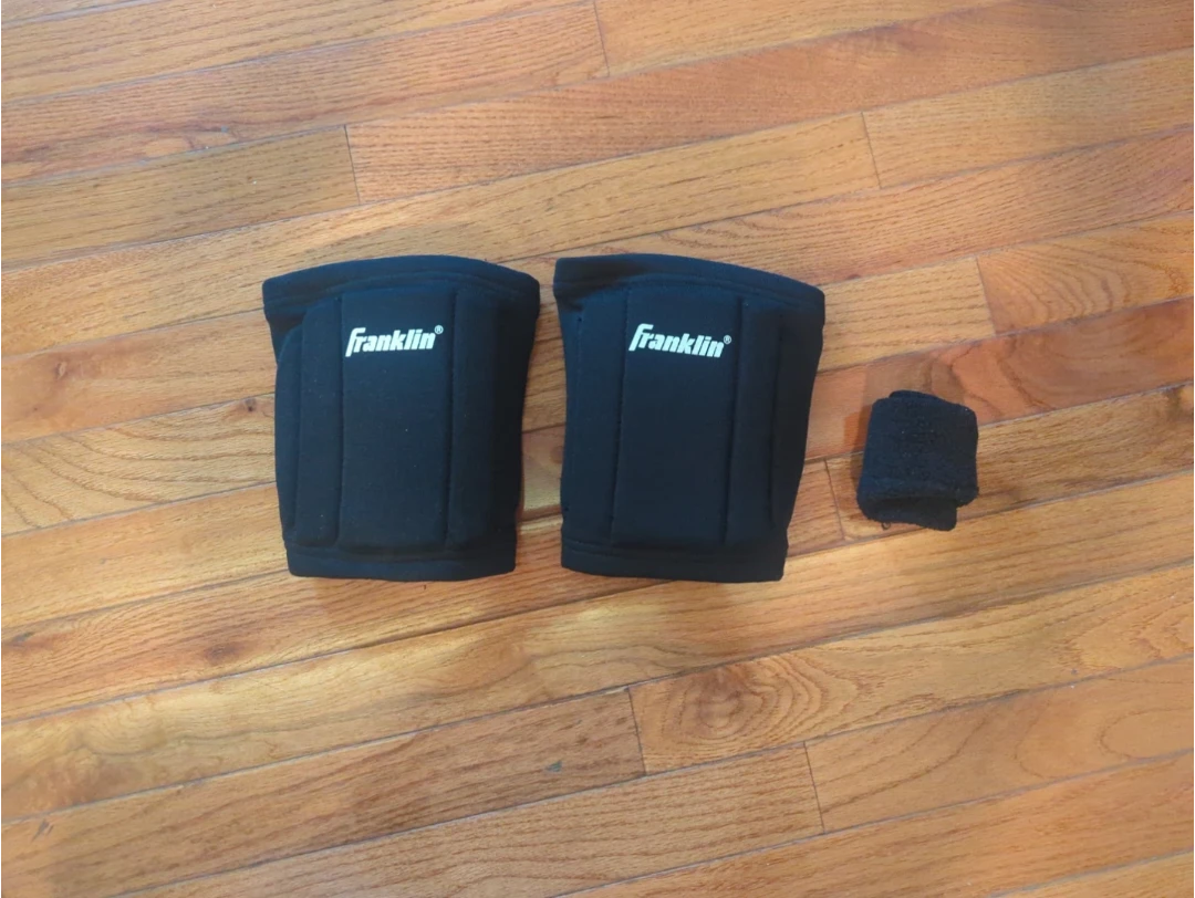 Franklin - Volleyball Knee Pads and Wristband Set