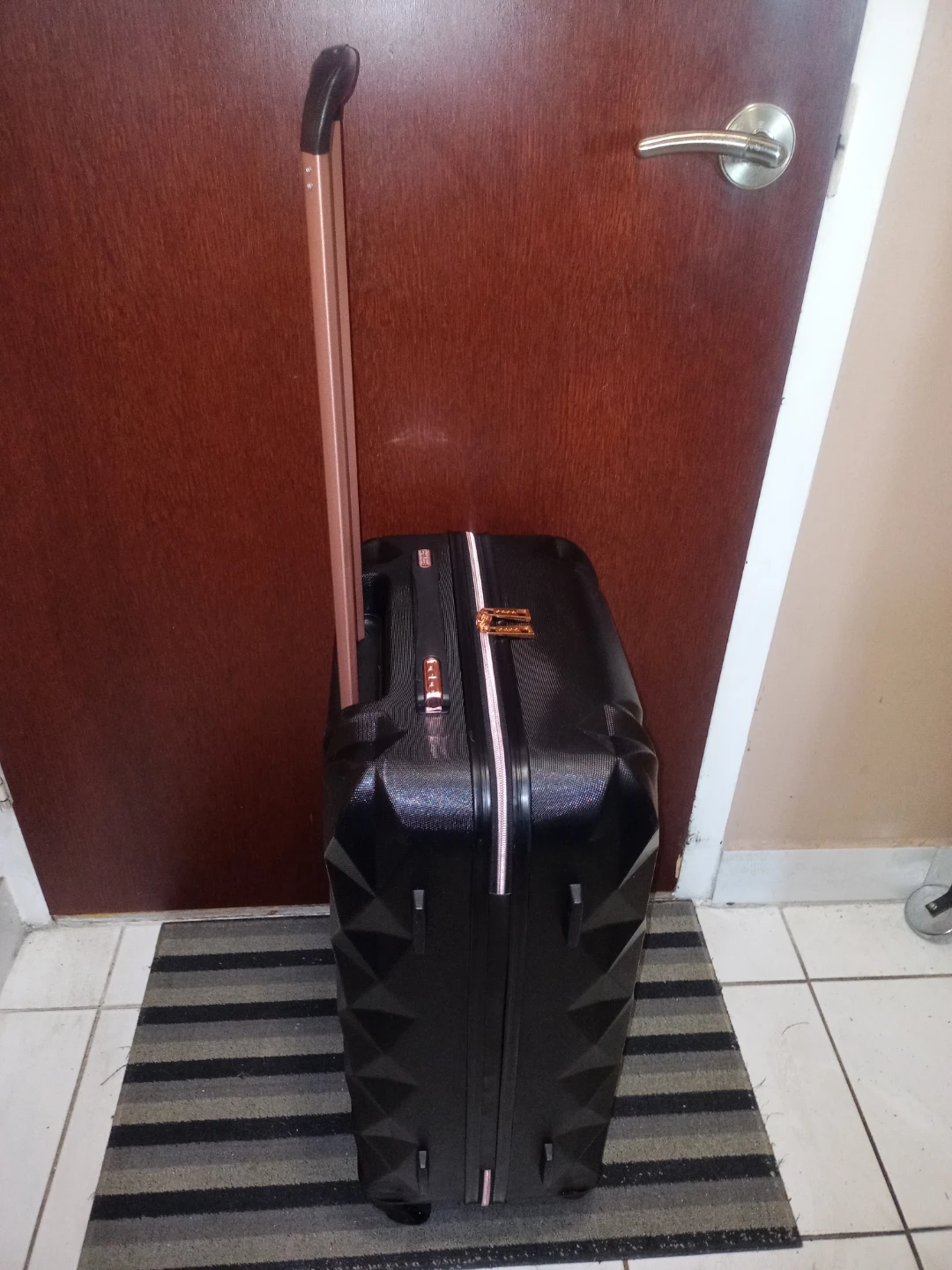 bebe Luggage With Swivel Wheels - Black with Rose Chrome - photo 5