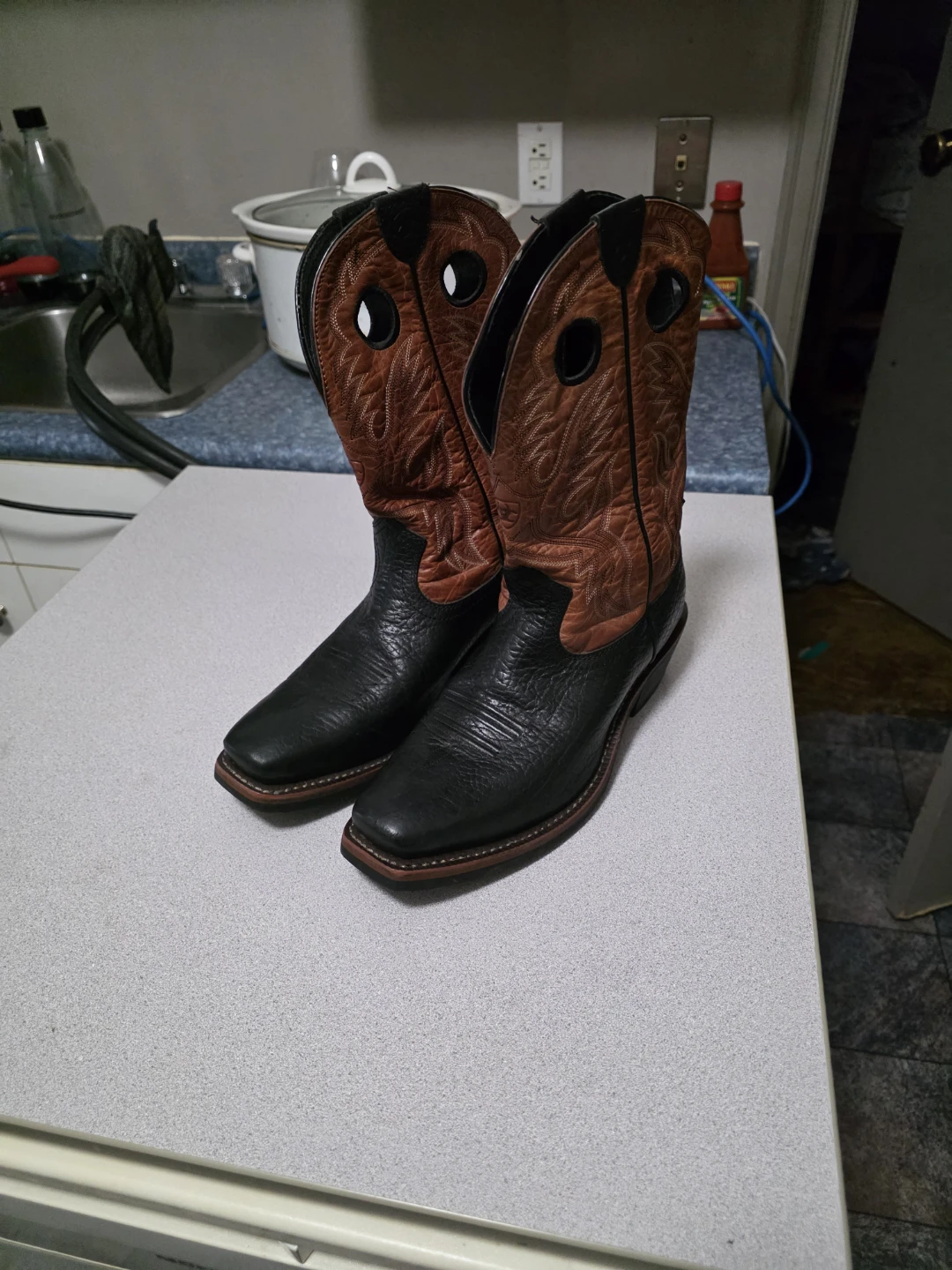 Ariat Men's Western Boots Size 9.5 EE , fits like 10.5