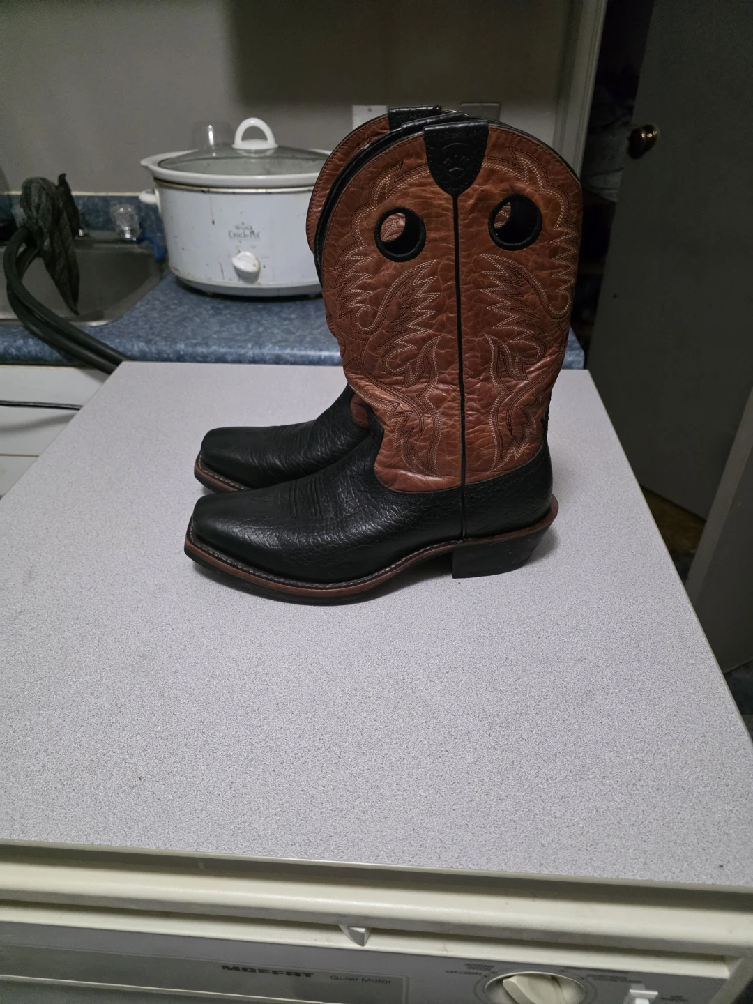 Ariat Men's Western Boots Size 9.5 EE , fits like 10.5 - photo 3