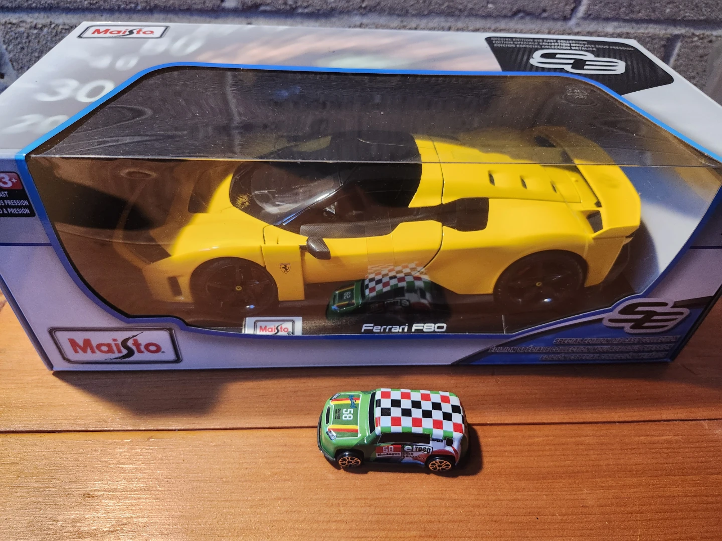Ferrari F80 Diecast Car - brand new