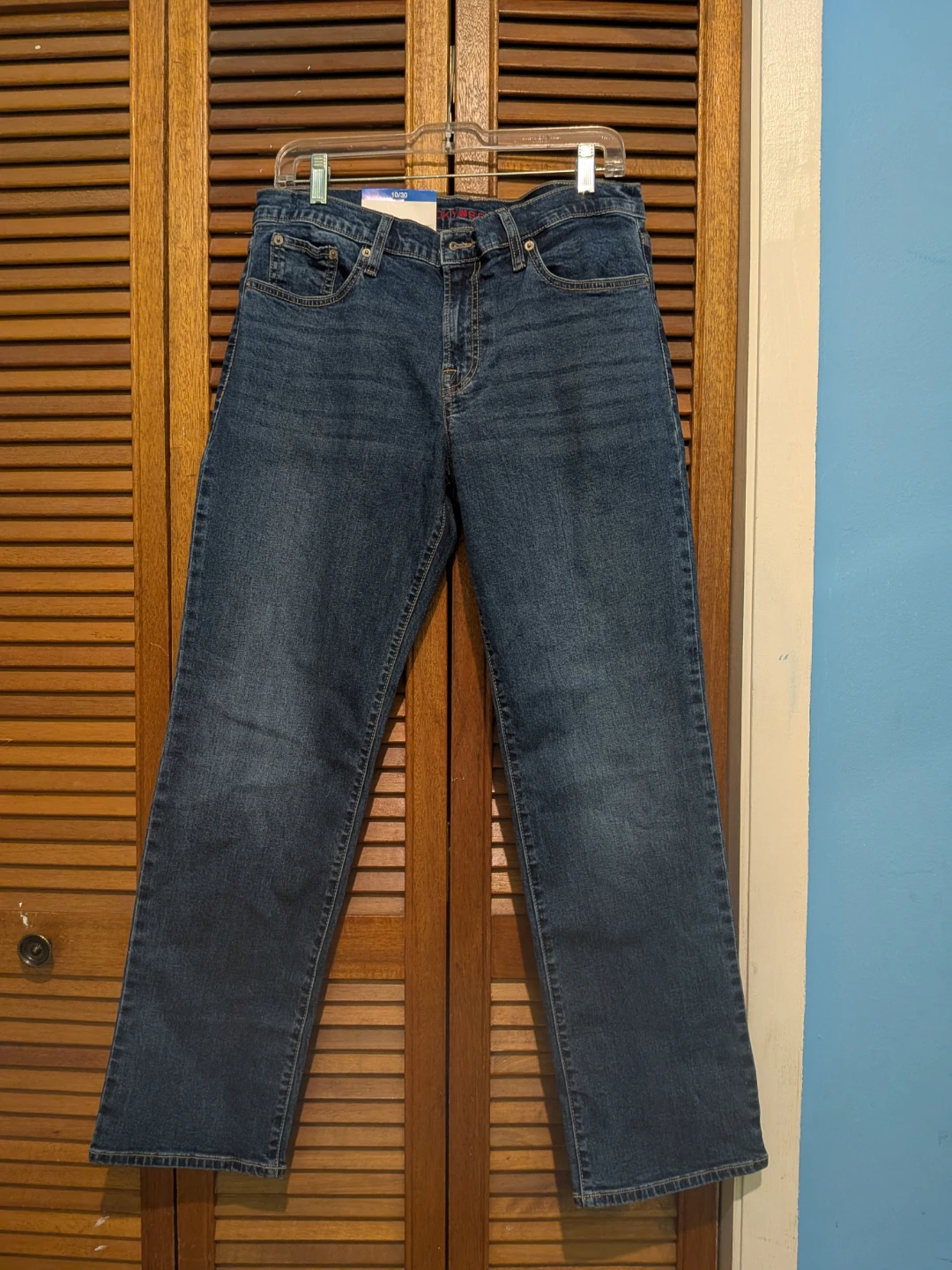 Brand New with tags Lucky Brand Mid Rise Straight Jeans