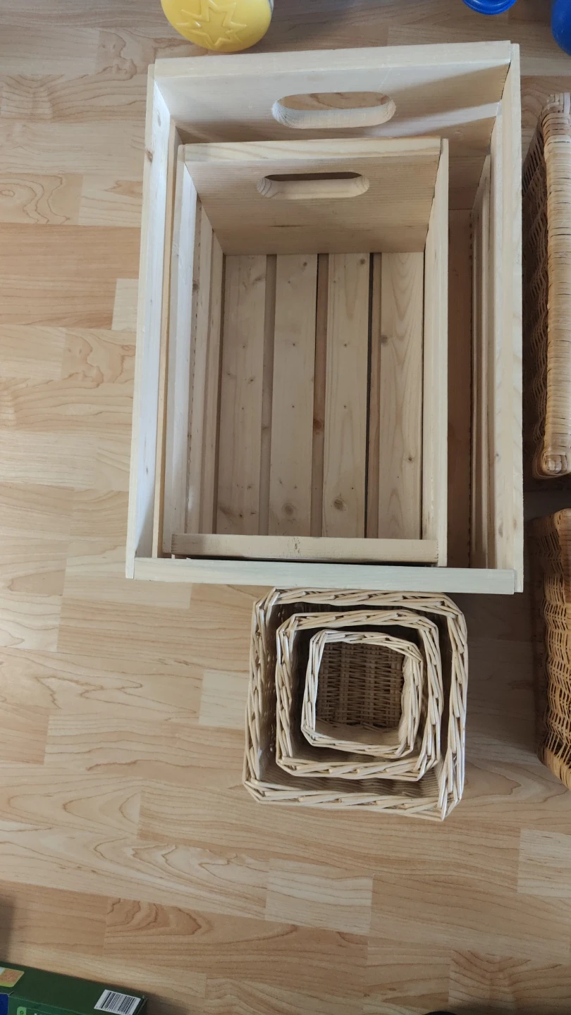 Wooden Crate and Set of Wicker Baskets - photo 2