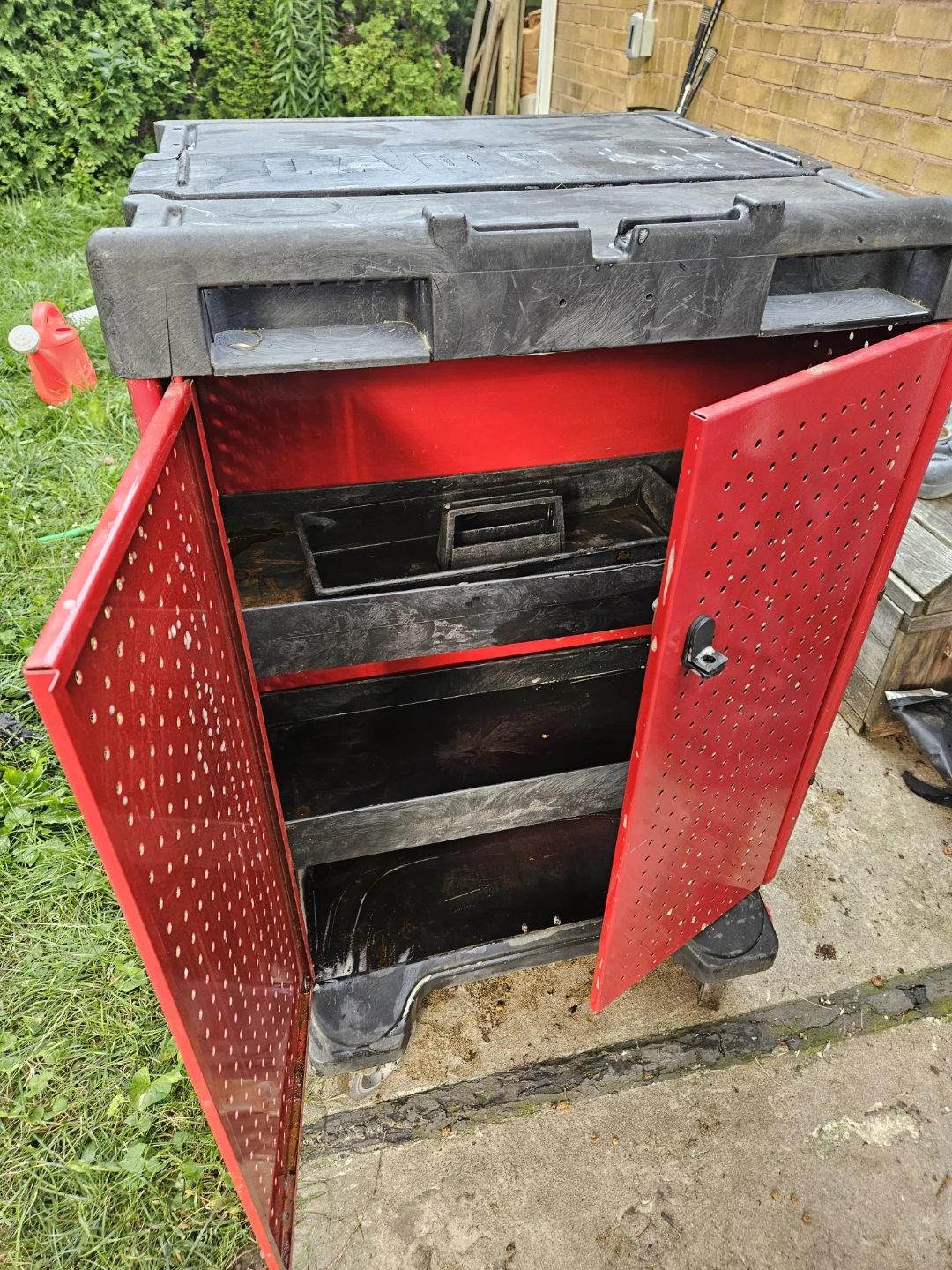 Rubbermaid Ladder Cart with Perforated Cabinet - photo 4