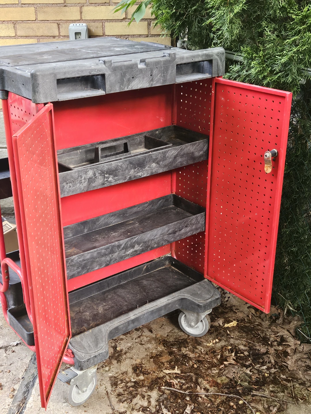 Rubbermaid Ladder Cart with Perforated Cabinet - photo 5