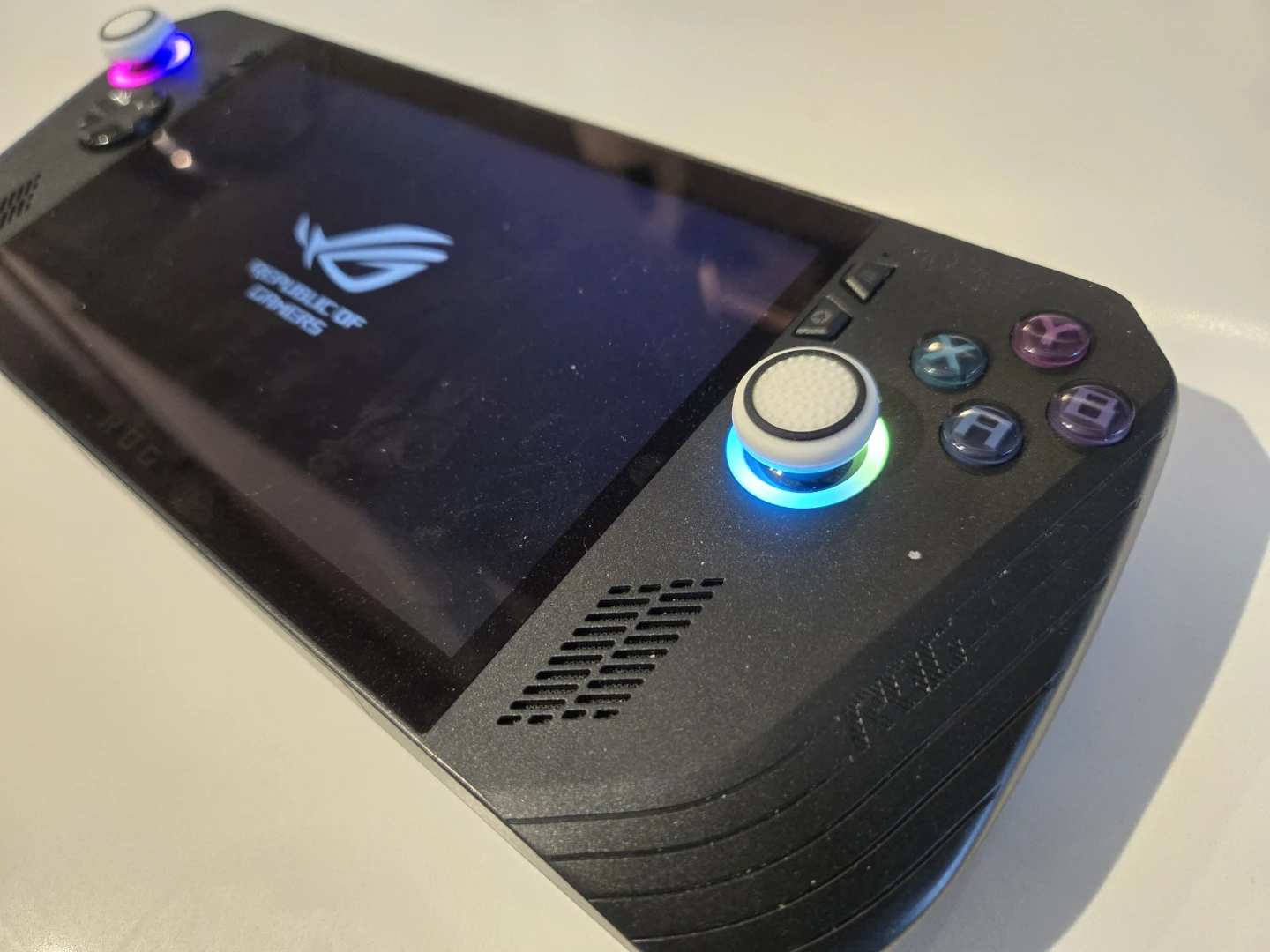 ASUS ROG Ally X Gaming Handheld - photo 2