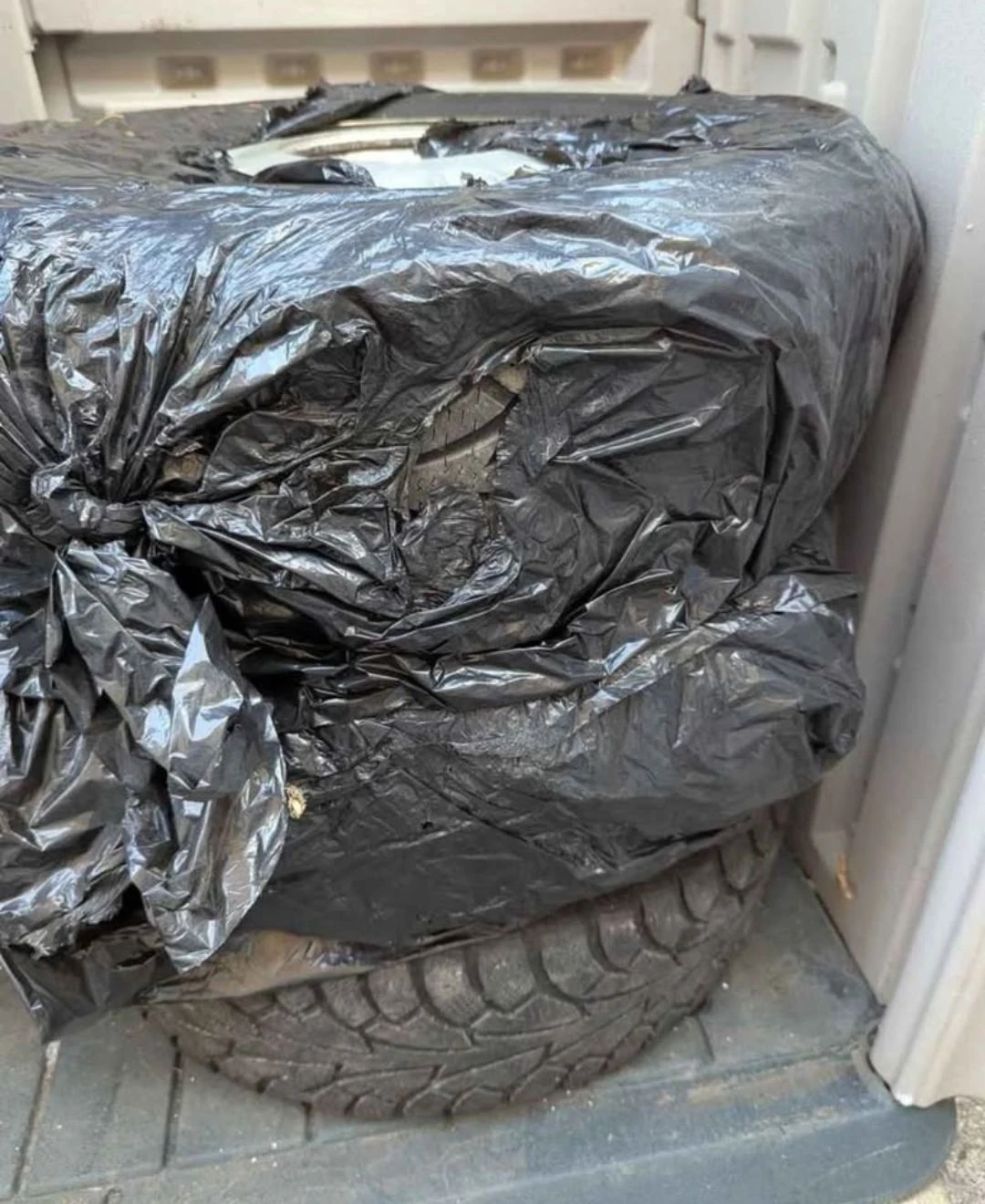 Hankook 205/70R15 Winter Tire - photo 4