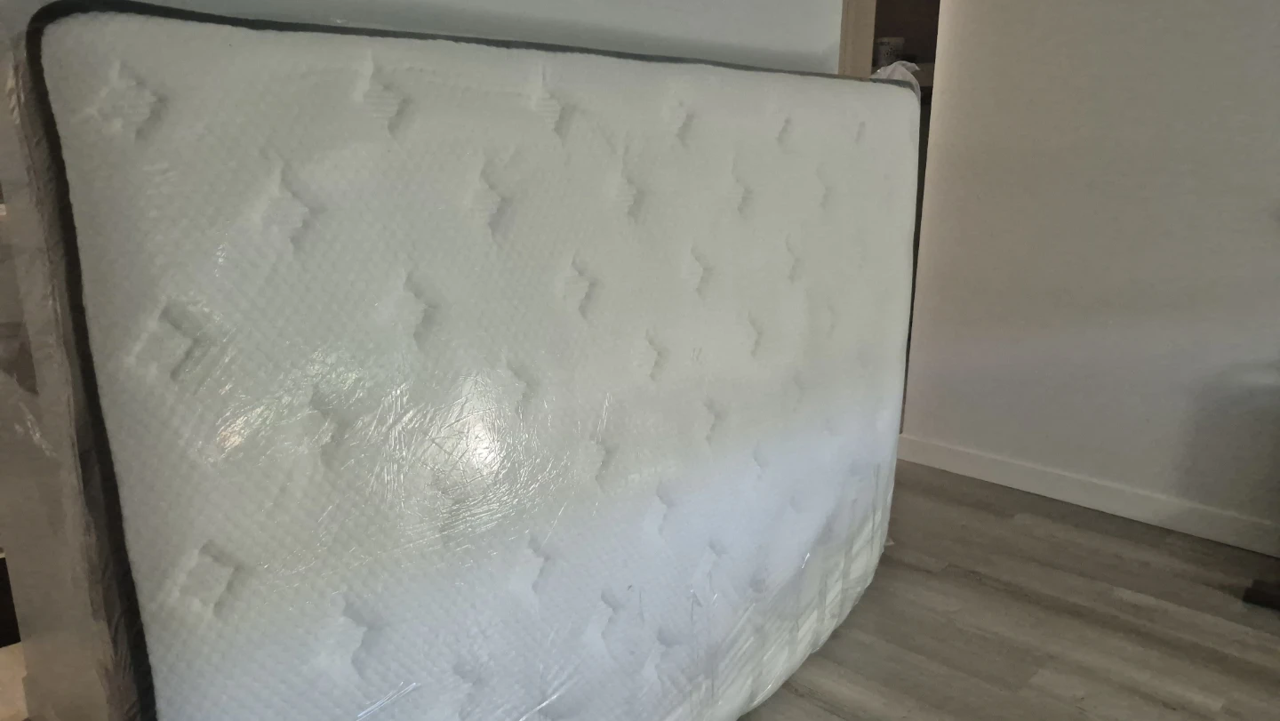 Hybrid Spring/Memory Foam Medium Plush Queen Mattress – Like New - photo 2