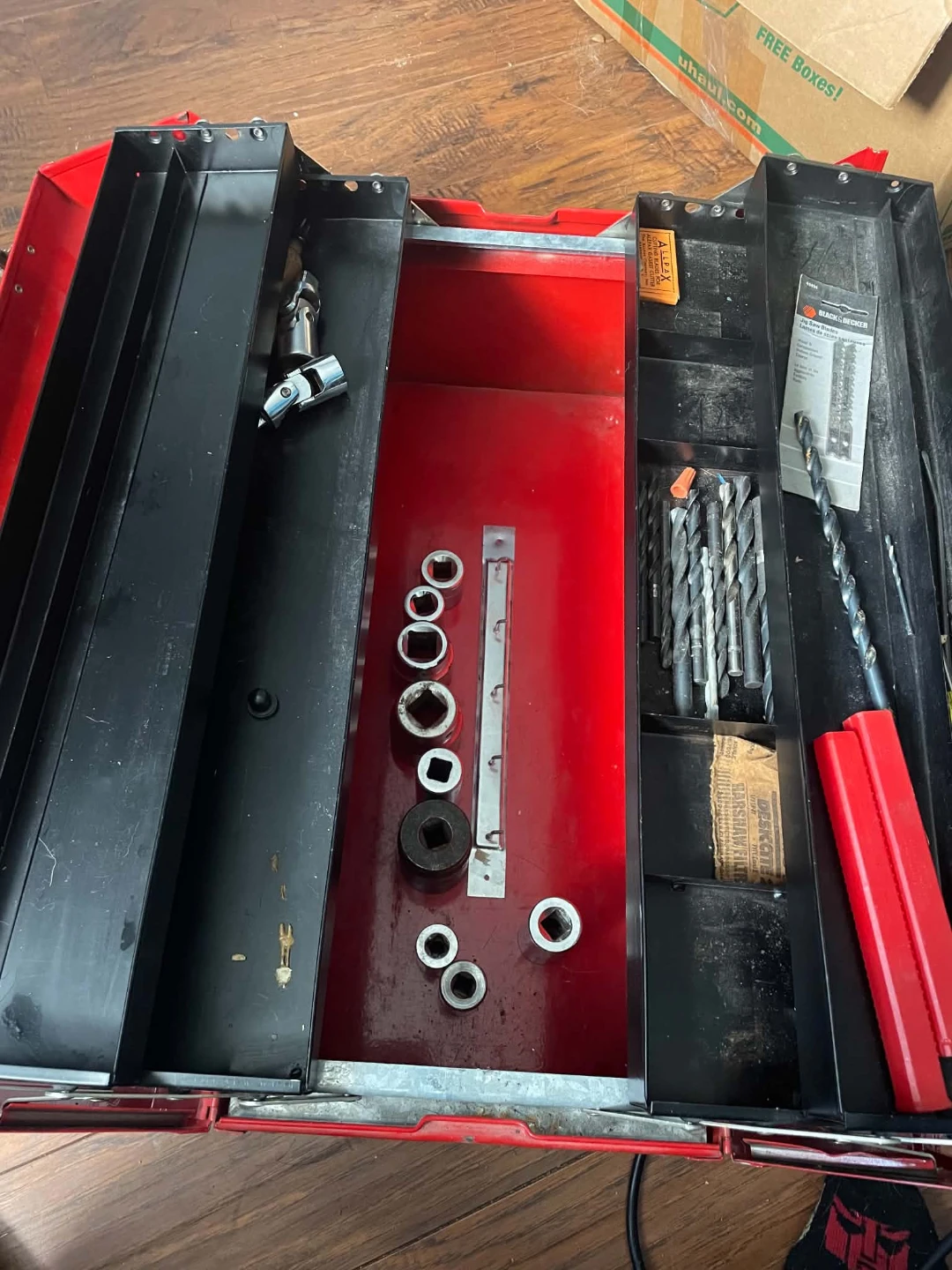 Red Metal Toolbox - photo 2