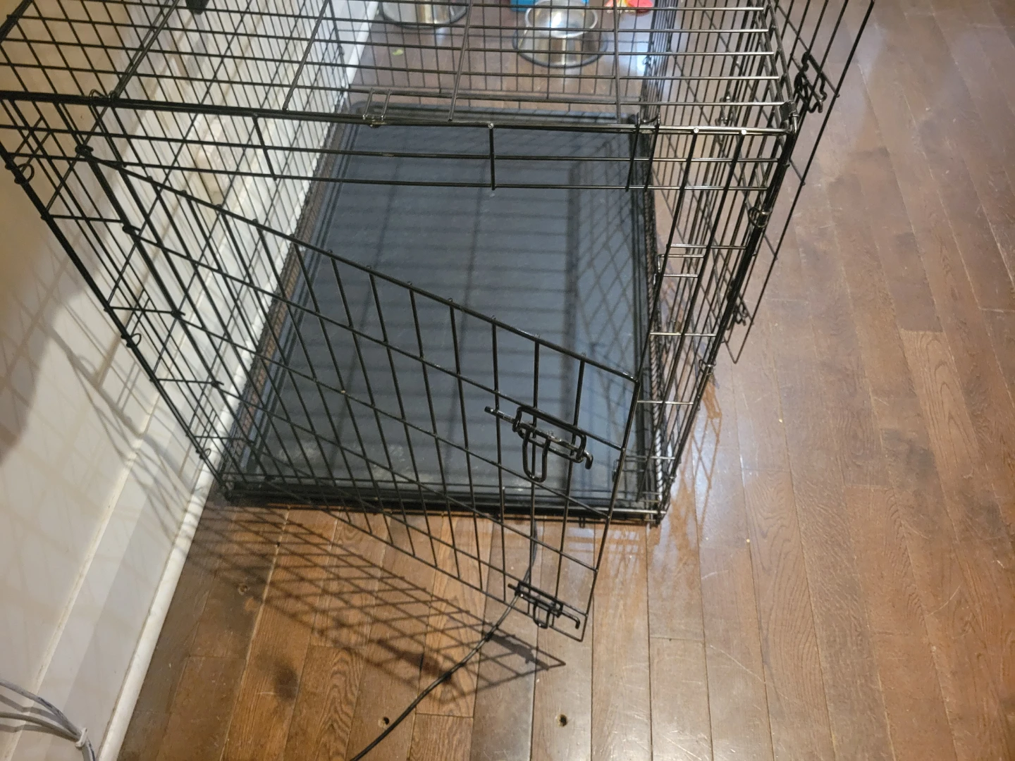 42" Folding Wire Dog Crate – Great Condition - photo 2