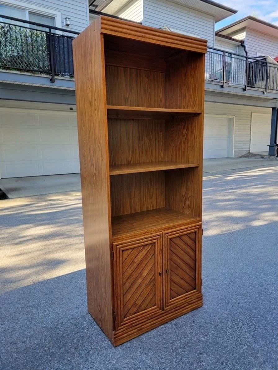 Very Nice Wooden Bookshelf with Cabinet.