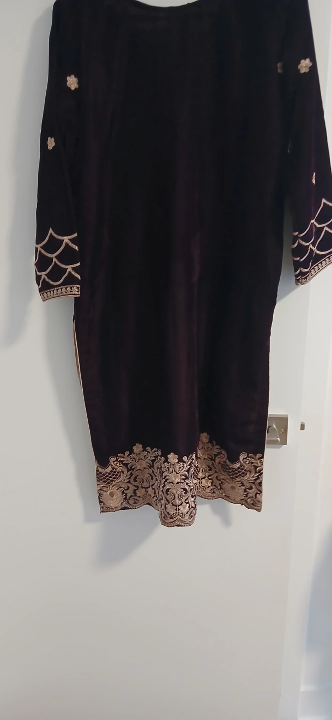 Velvet kurta with gold embroidery matching trousers 2 piece - photo 2