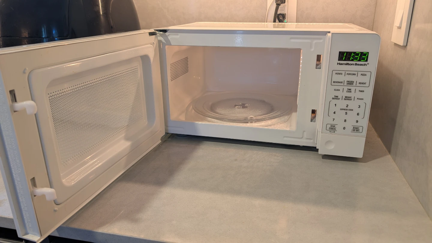 Hamilton Beach 0.7 Cu. ft. 700W Compact Countertop Microwave - photo 2