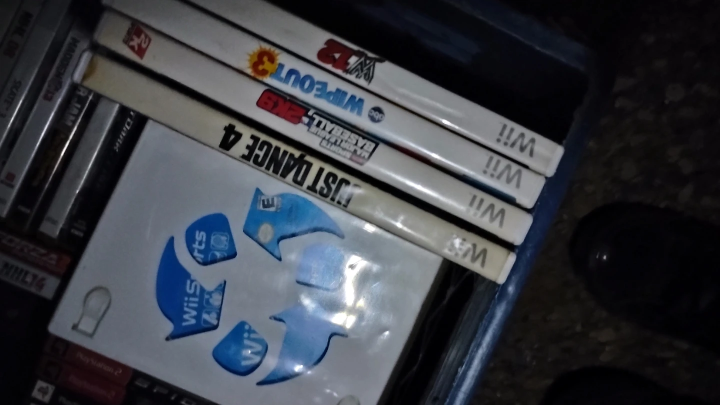 Xbox 360, PS2, and Wii Video Game Bundle - photo 3