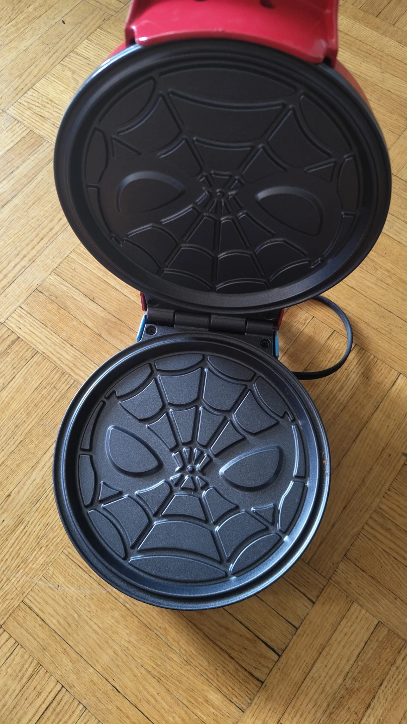 Spider-Man Waffle Maker - photo 2