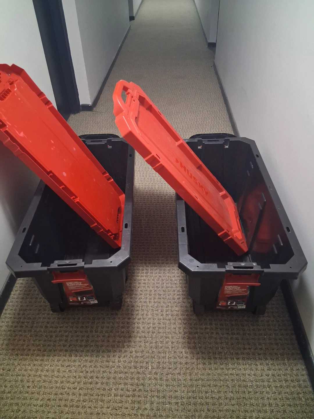 Husky 45 Gallon Latch and Tote with Wheels - photo 2