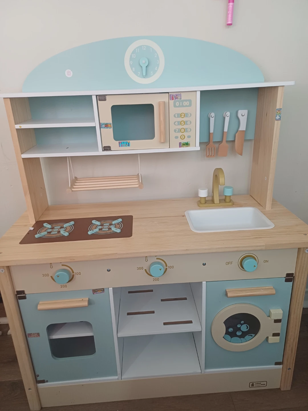 Robud Green and Gold Wood Kitchen