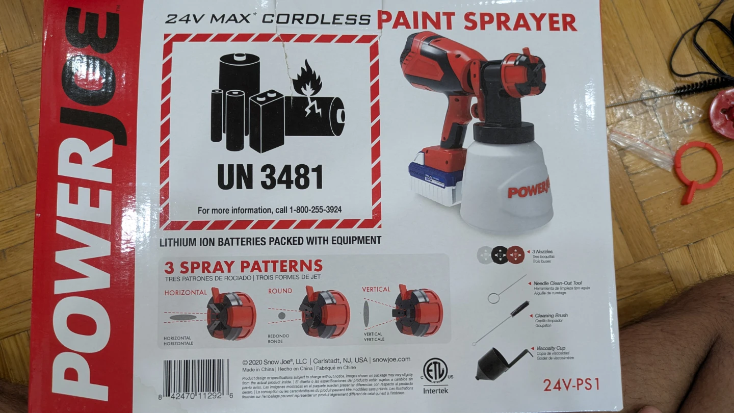 Paint sprayer rechargeable