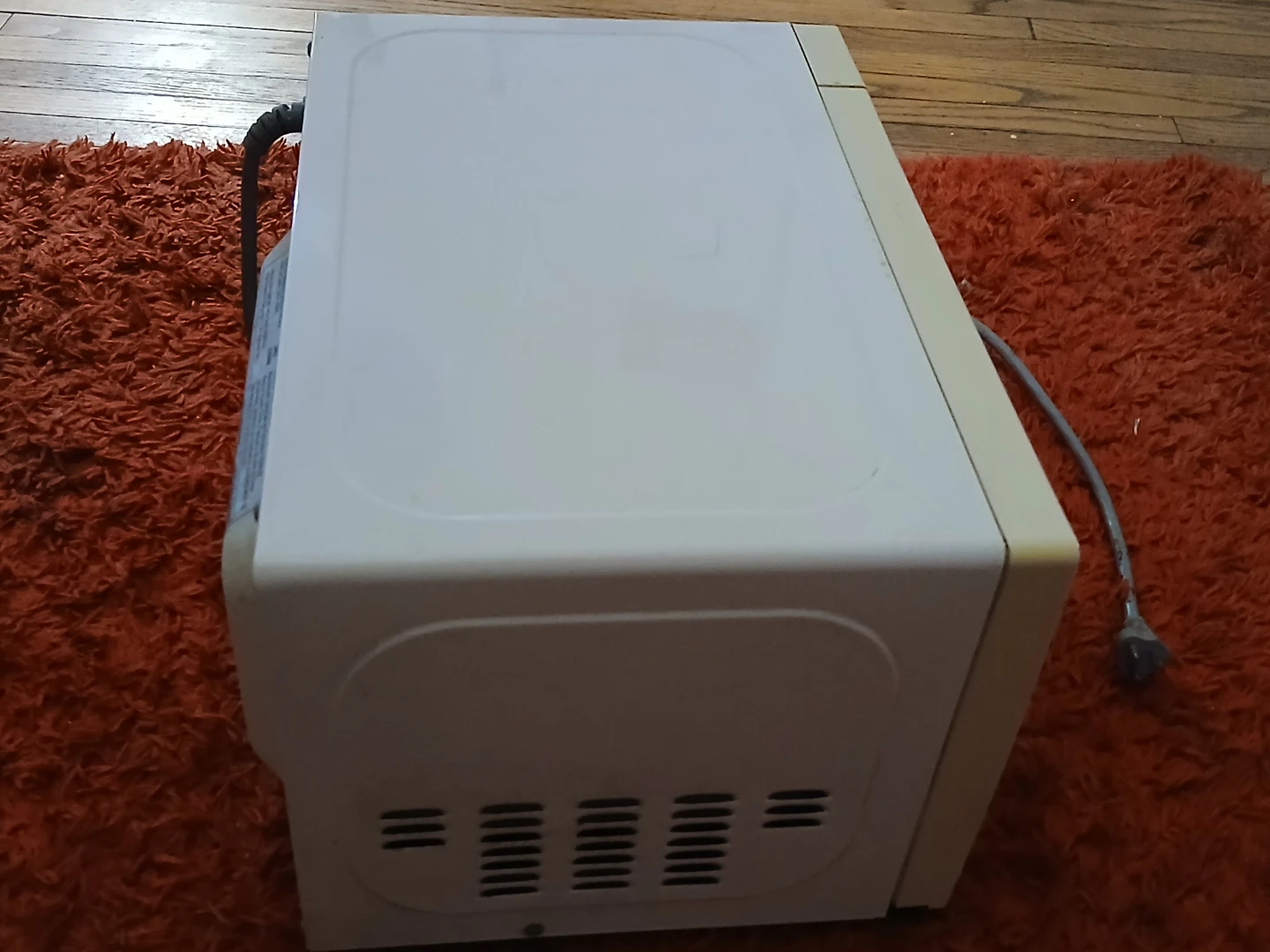 Danby Microwave (Needs New Plate) - photo 2