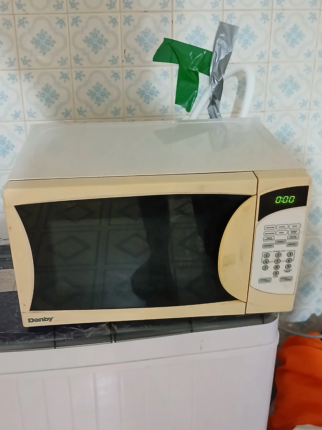 Danby Microwave (Needs New Plate) - photo 5