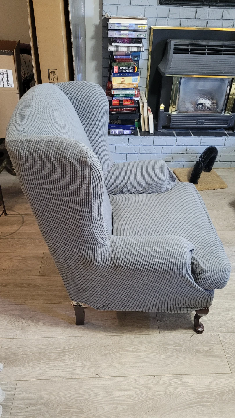 2 Wingback Chairs - photo 2
