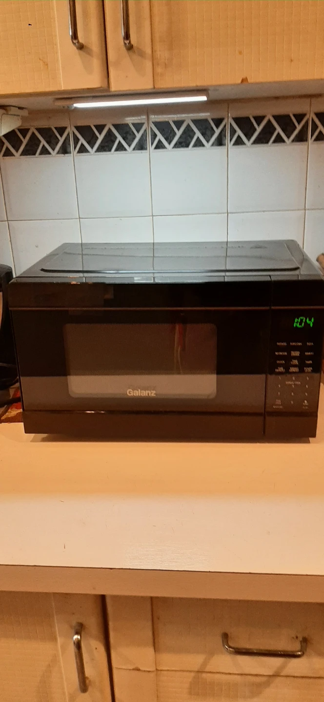 Galanz Compact Black Microwave READ DESCRIPTION ON SIZE