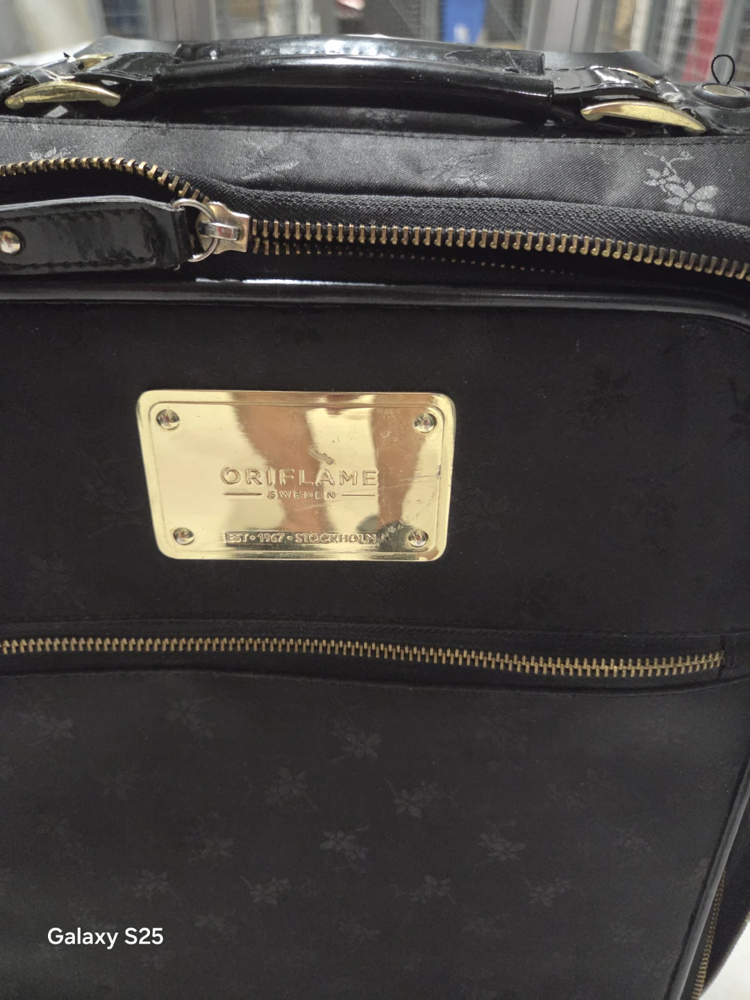 ORIFLAME SWEDEN Black Rolling Luggage