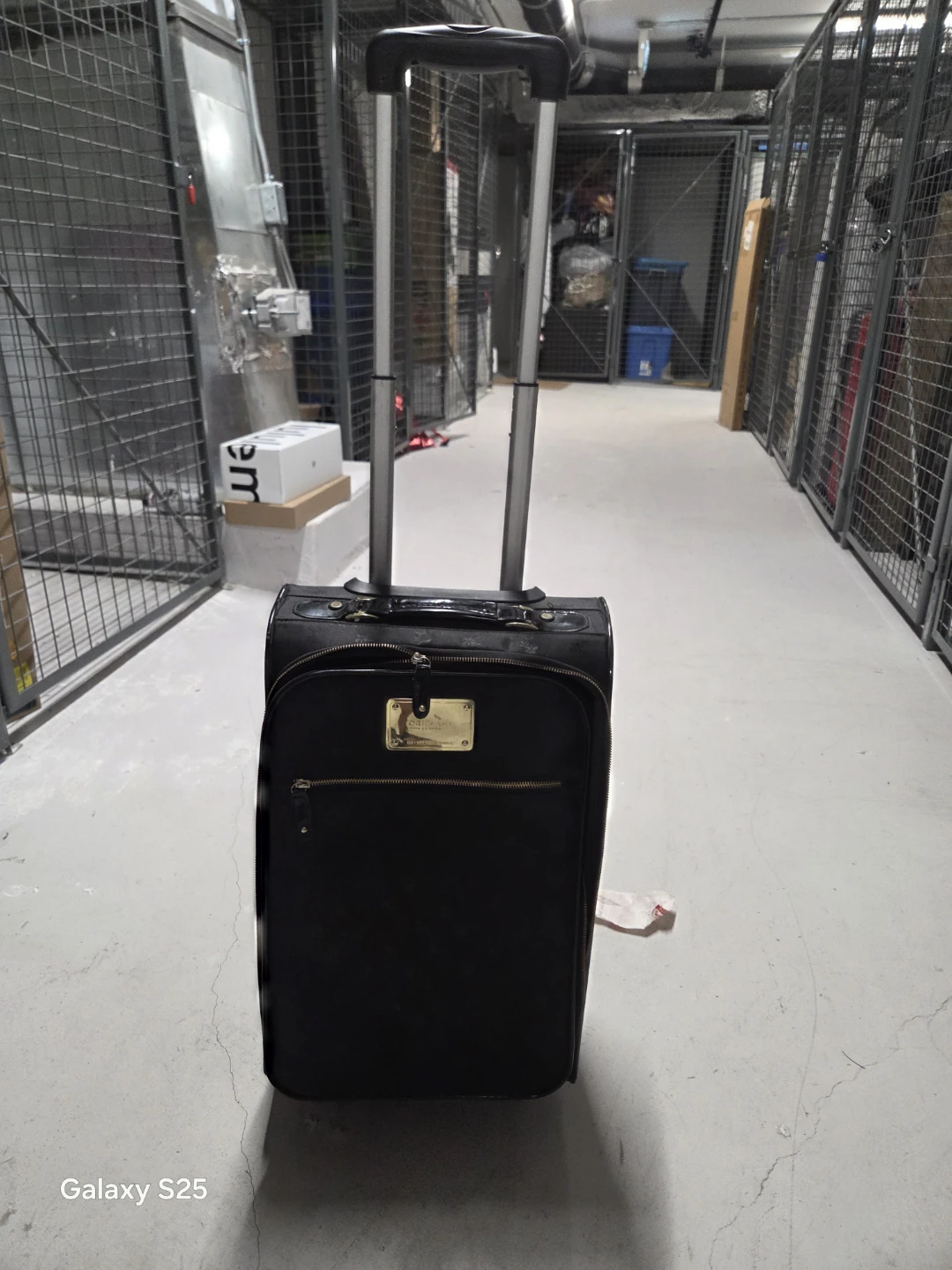 ORIFLAME SWEDEN Black Rolling Luggage - photo 2