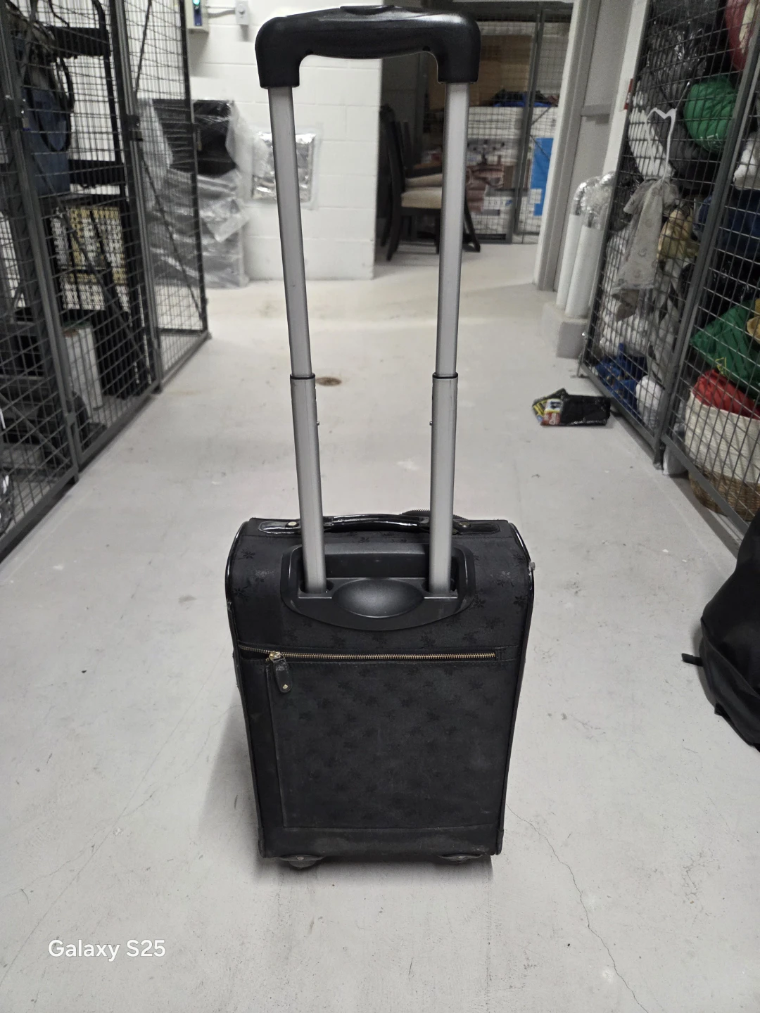 ORIFLAME SWEDEN Black Rolling Luggage - photo 4