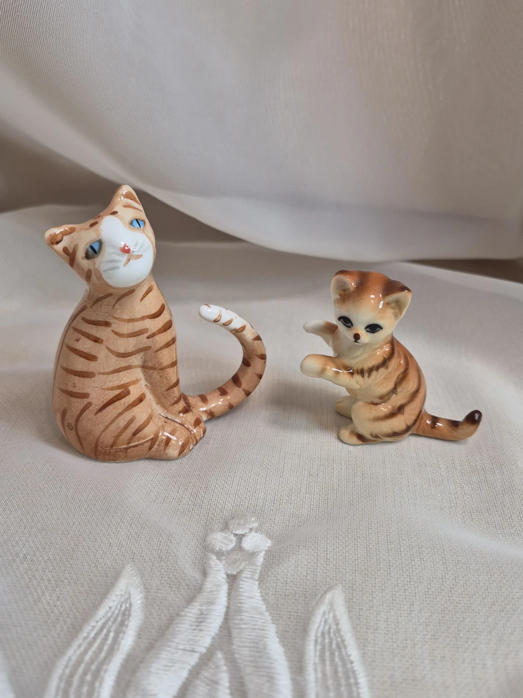 2 Oh So Cute Vintage Little Porcelain Cat