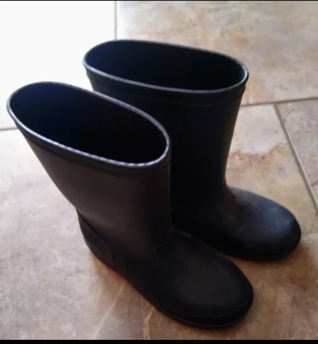 Like-New Kid's Rainboots