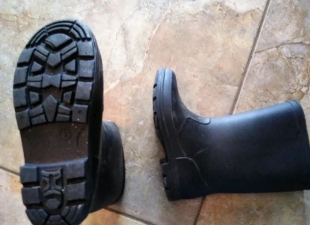 Like-New Kid's Rainboots - photo 2
